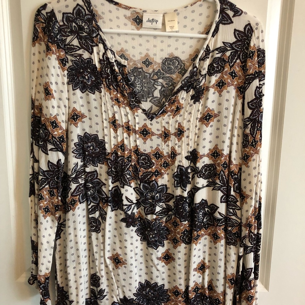 Floral long sleeve dress top.
